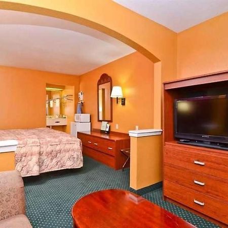 Pine Point Inn & Suites Smithville ภายนอก รูปภาพ