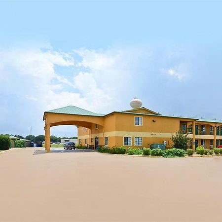 Pine Point Inn & Suites Smithville ภายนอก รูปภาพ