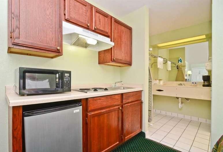 Pine Point Inn & Suites Smithville ภายนอก รูปภาพ
