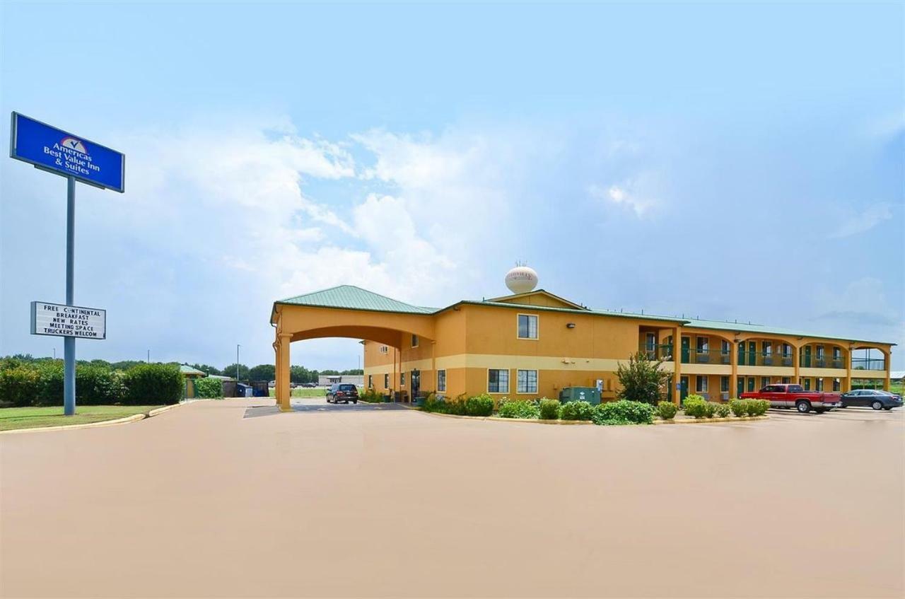 Pine Point Inn & Suites Smithville ภายนอก รูปภาพ