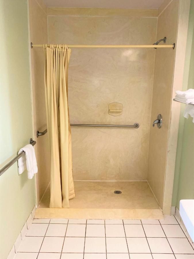 Pine Point Inn & Suites Smithville ภายนอก รูปภาพ