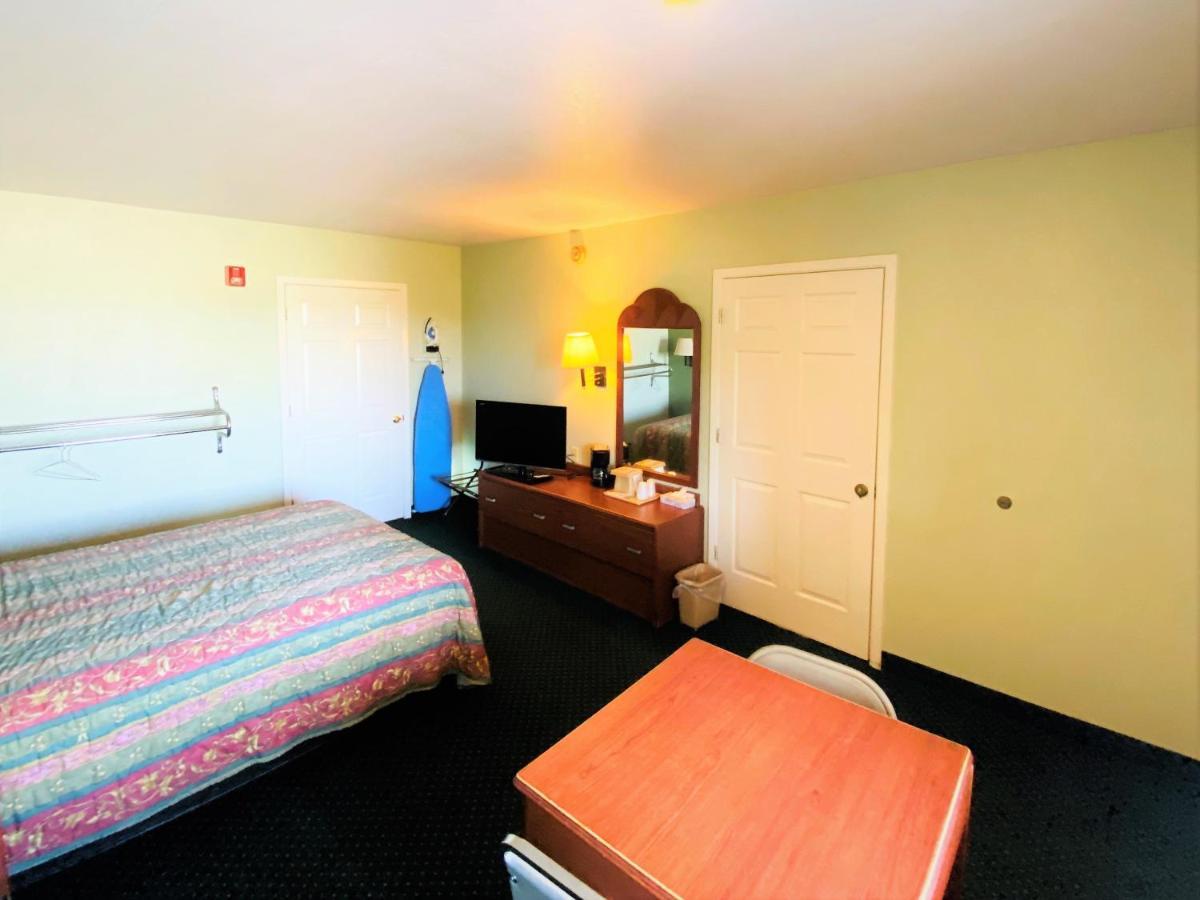 Pine Point Inn & Suites Smithville ภายนอก รูปภาพ