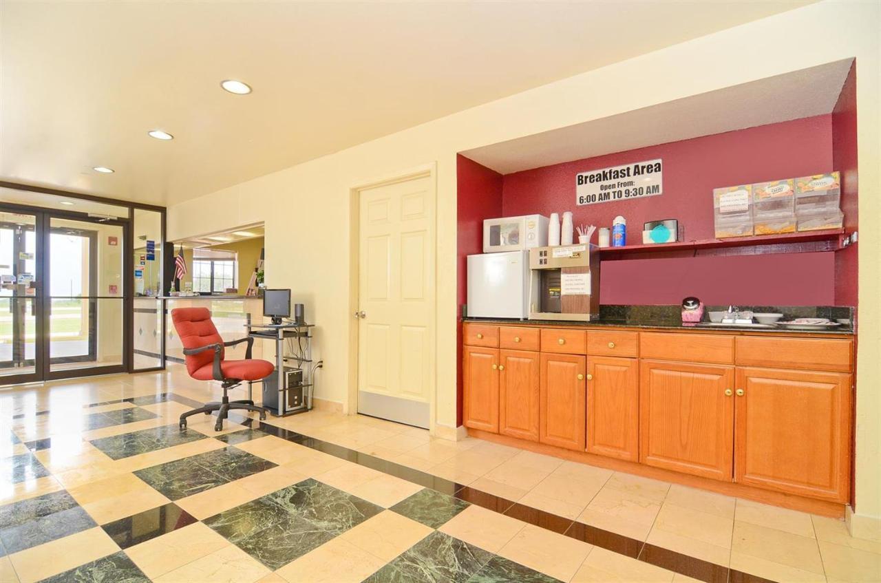 Pine Point Inn & Suites Smithville ภายนอก รูปภาพ