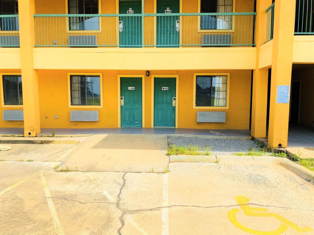 Pine Point Inn & Suites Smithville ภายนอก รูปภาพ